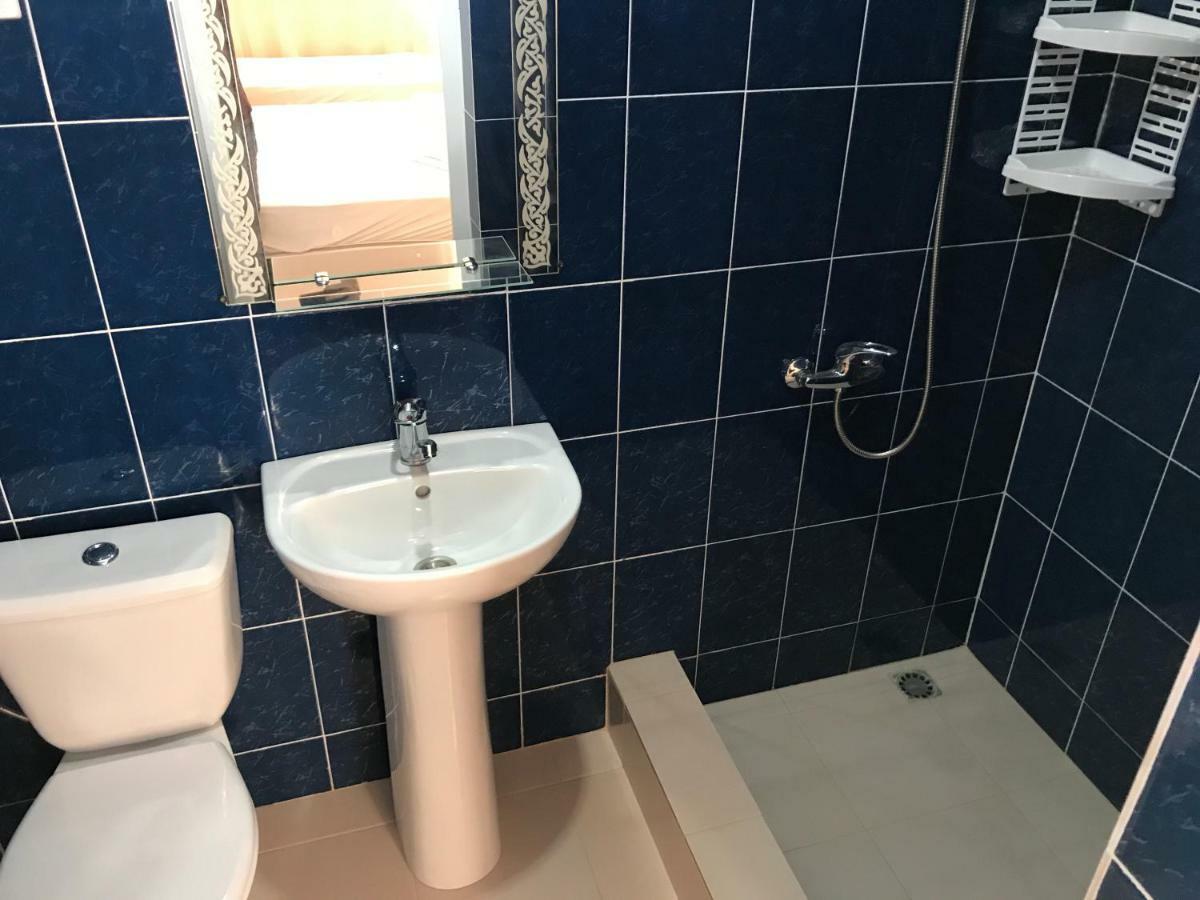 Ainar Hotel Gagra Ngoại thất bức ảnh